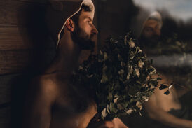 huu02865 Mees vihaga sauna laval